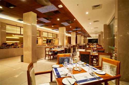 best hotels with room service in munnar,