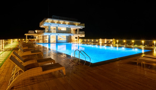 best resorts in munnar with pool